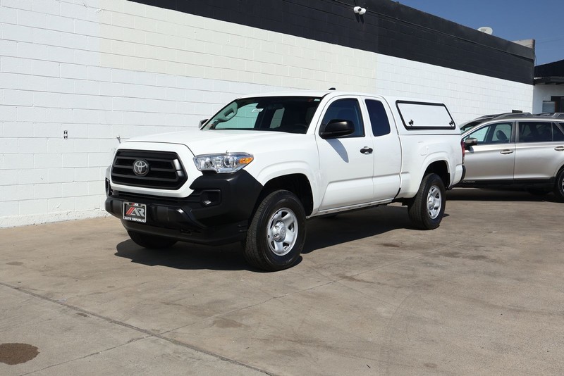 Toyota Tacoma Vehicle Full-screen Gallery Image 11