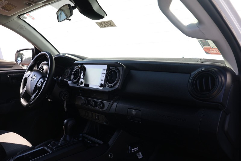 Toyota Tacoma Vehicle Full-screen Gallery Image 19