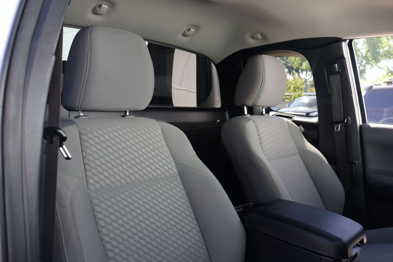 Toyota Tacoma Vehicle Full-screen Gallery Image 20