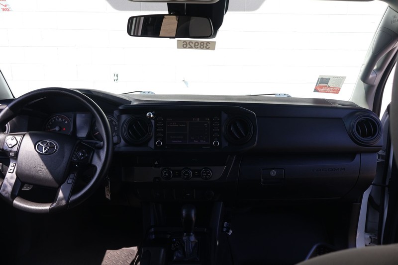 Toyota Tacoma Vehicle Full-screen Gallery Image 22