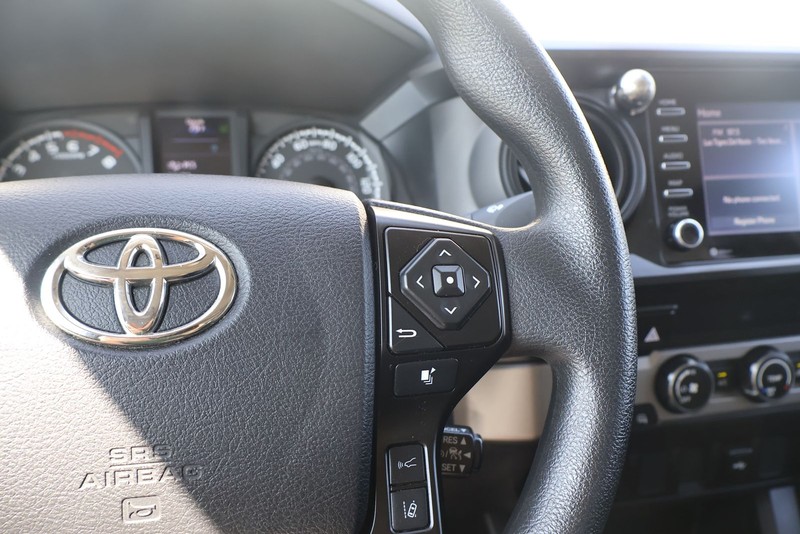 Toyota Tacoma Vehicle Full-screen Gallery Image 26