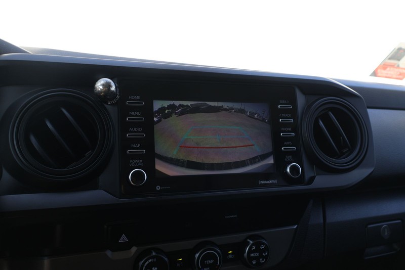 Toyota Tacoma Vehicle Full-screen Gallery Image 29