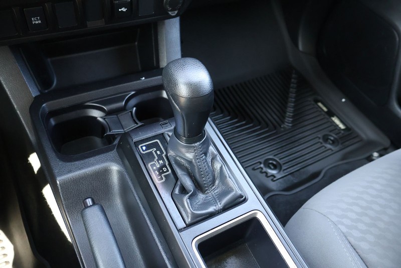 Toyota Tacoma Vehicle Full-screen Gallery Image 31