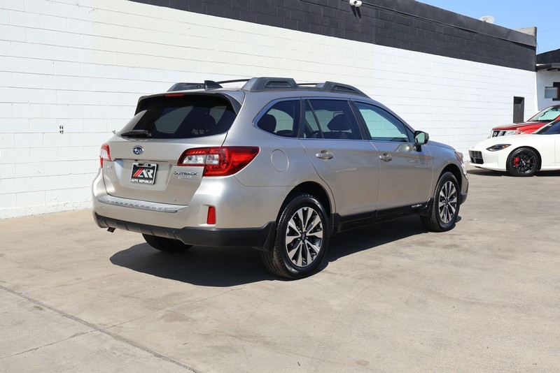 Subaru Outback Vehicle Full-screen Gallery Image 05