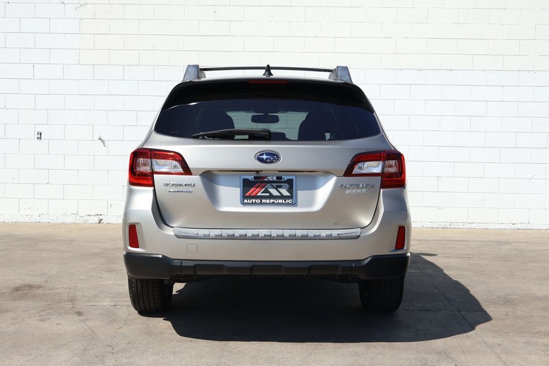 Subaru Outback Vehicle Full-screen Gallery Image 06