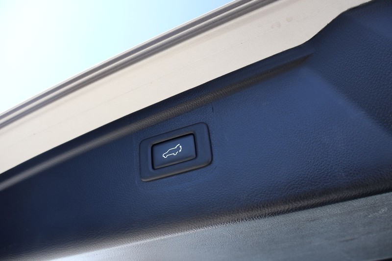 Subaru Outback Vehicle Full-screen Gallery Image 09