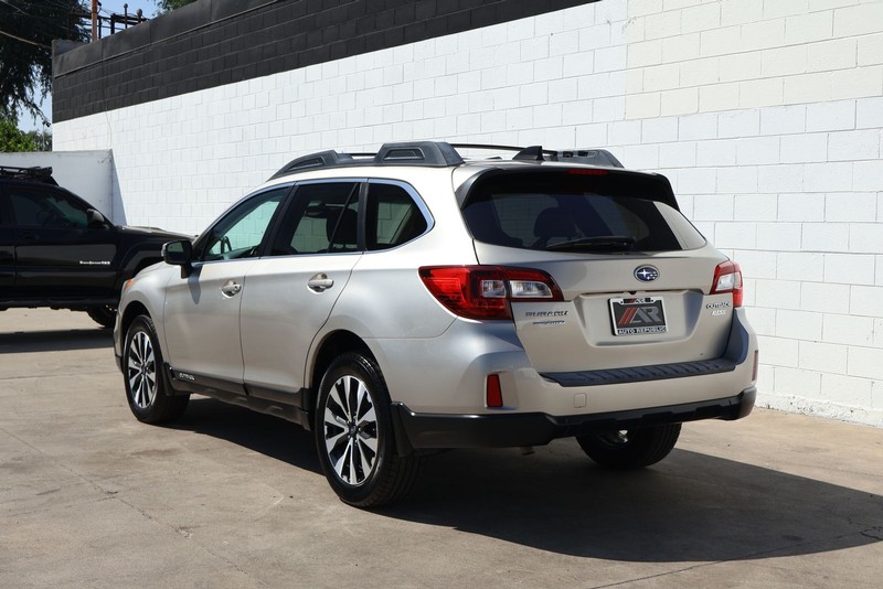 Subaru Outback Vehicle Full-screen Gallery Image 10