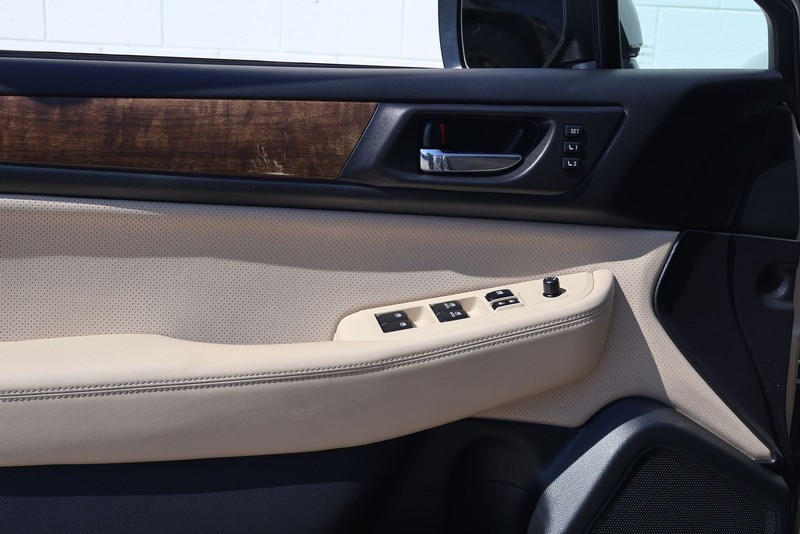 Subaru Outback Vehicle Full-screen Gallery Image 16