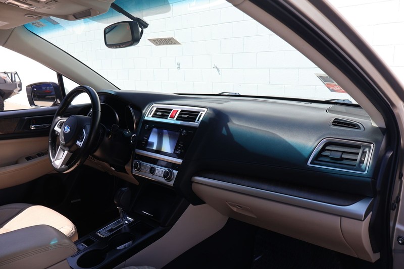 Subaru Outback Vehicle Full-screen Gallery Image 18