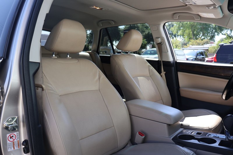 Subaru Outback Vehicle Full-screen Gallery Image 19