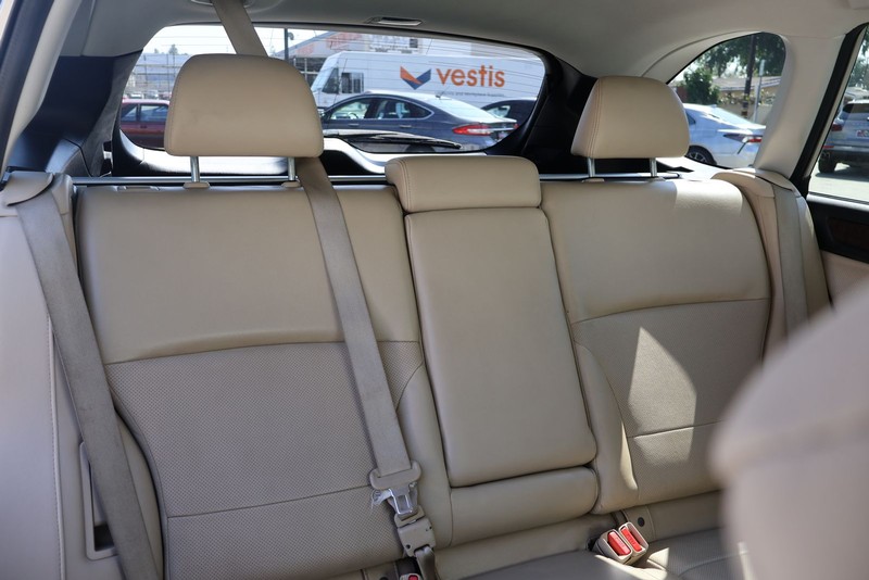 Subaru Outback Vehicle Full-screen Gallery Image 20