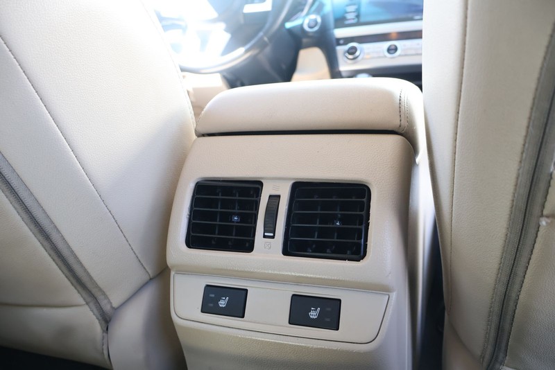 Subaru Outback Vehicle Full-screen Gallery Image 21