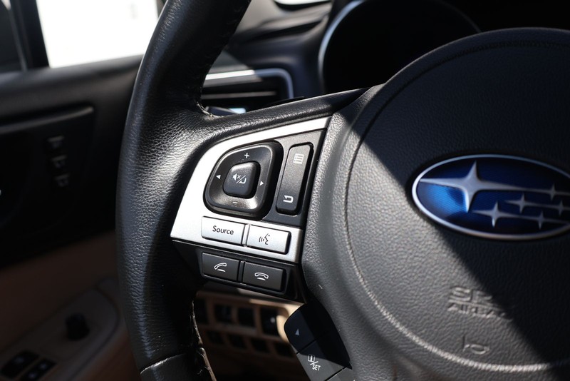 Subaru Outback Vehicle Full-screen Gallery Image 25