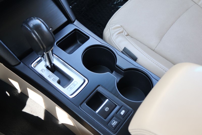 Subaru Outback Vehicle Full-screen Gallery Image 31