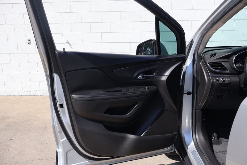 Buick Encore Vehicle Full-screen Gallery Image 14