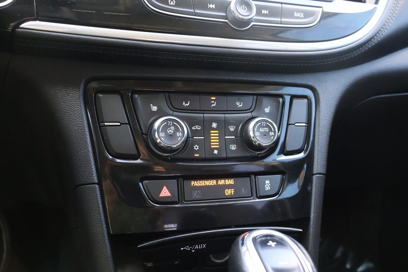 Buick Encore Vehicle Full-screen Gallery Image 28