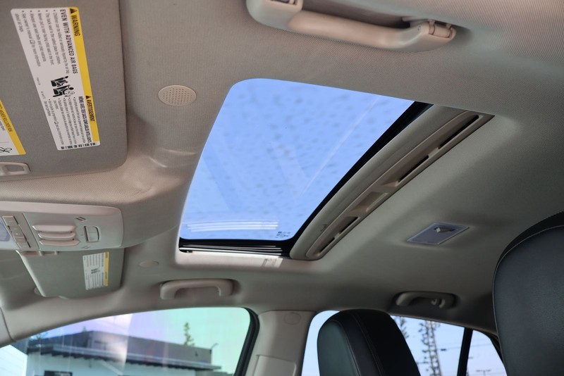 Buick Encore Vehicle Full-screen Gallery Image 30