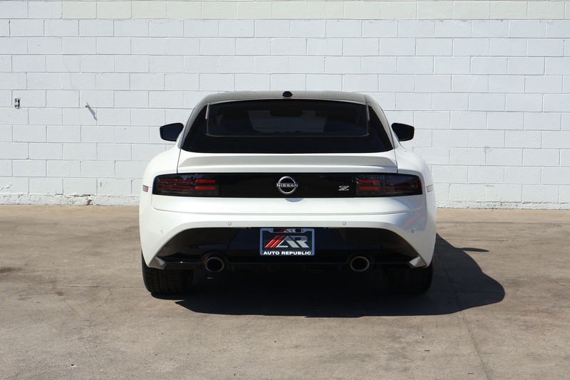 Nissan Z Vehicle Full-screen Gallery Image 06