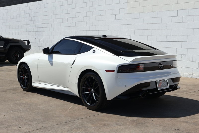 Nissan Z Vehicle Full-screen Gallery Image 08