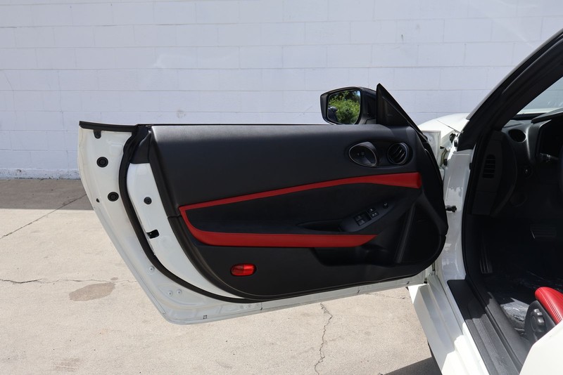 Nissan Z Vehicle Full-screen Gallery Image 14