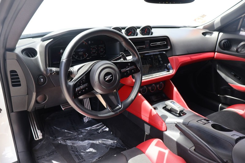 Nissan Z Vehicle Full-screen Gallery Image 15