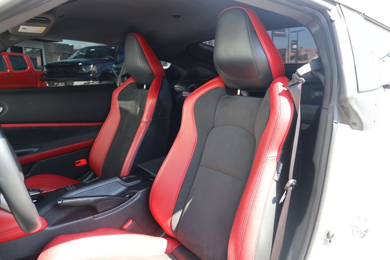 Nissan Z Vehicle Full-screen Gallery Image 16