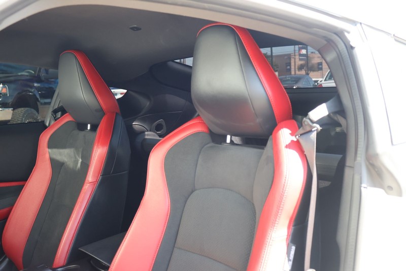 Nissan Z Vehicle Full-screen Gallery Image 17