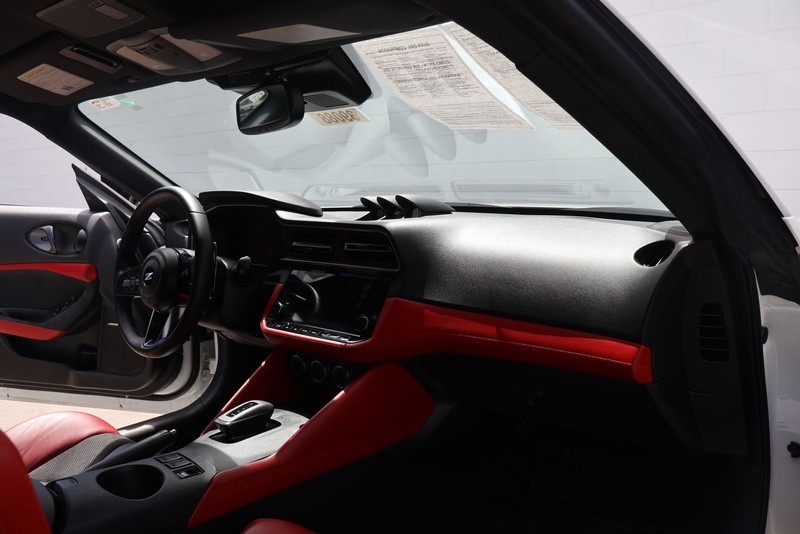 Nissan Z Vehicle Full-screen Gallery Image 18