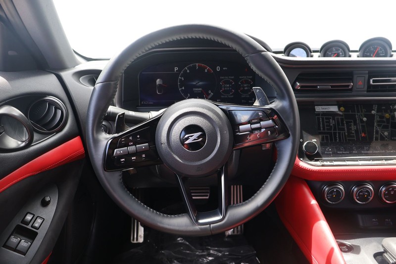 Nissan Z Vehicle Full-screen Gallery Image 22