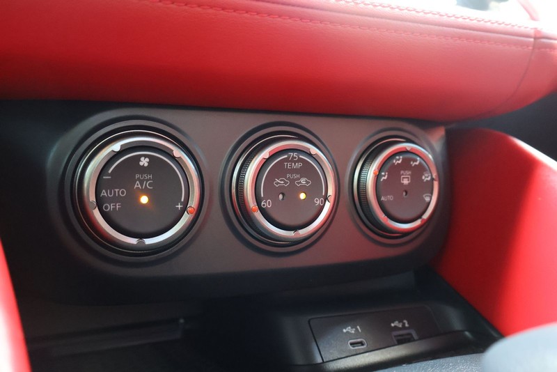 Nissan Z Vehicle Full-screen Gallery Image 28