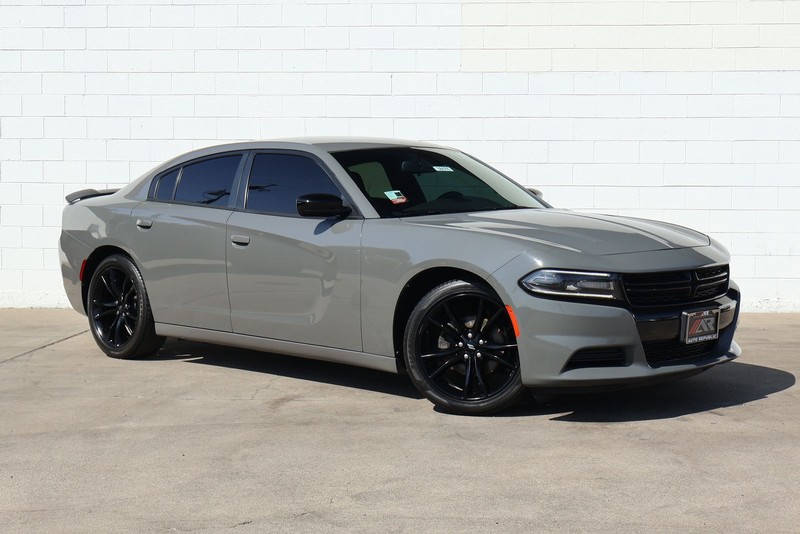 Dodge Charger Vehicle Full-screen Gallery Image 01