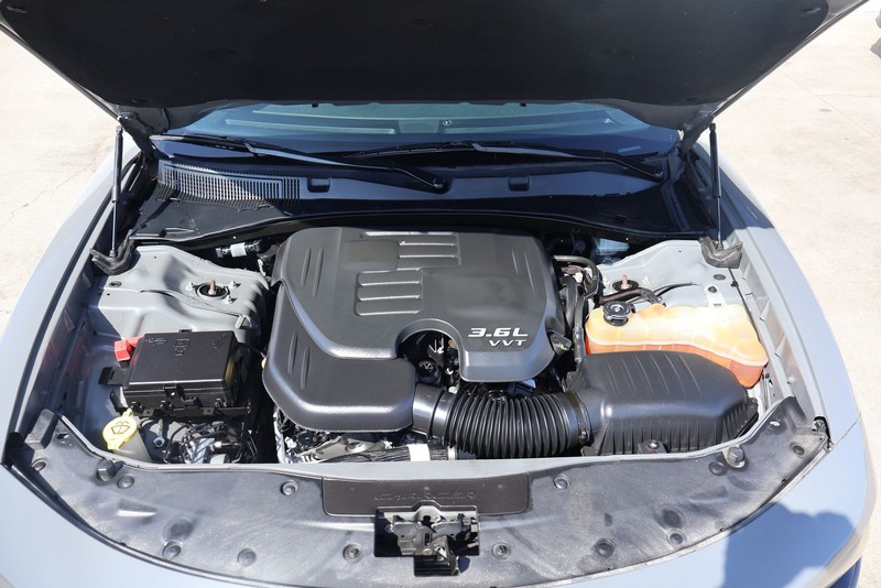 Dodge Charger Vehicle Full-screen Gallery Image 04