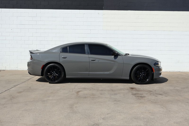 Dodge Charger Vehicle Full-screen Gallery Image 05