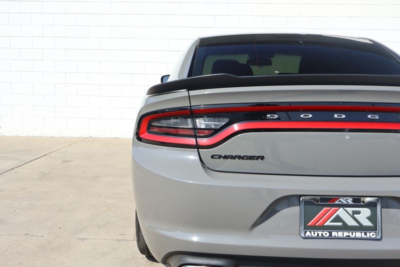 Dodge Charger Vehicle Full-screen Gallery Image 07