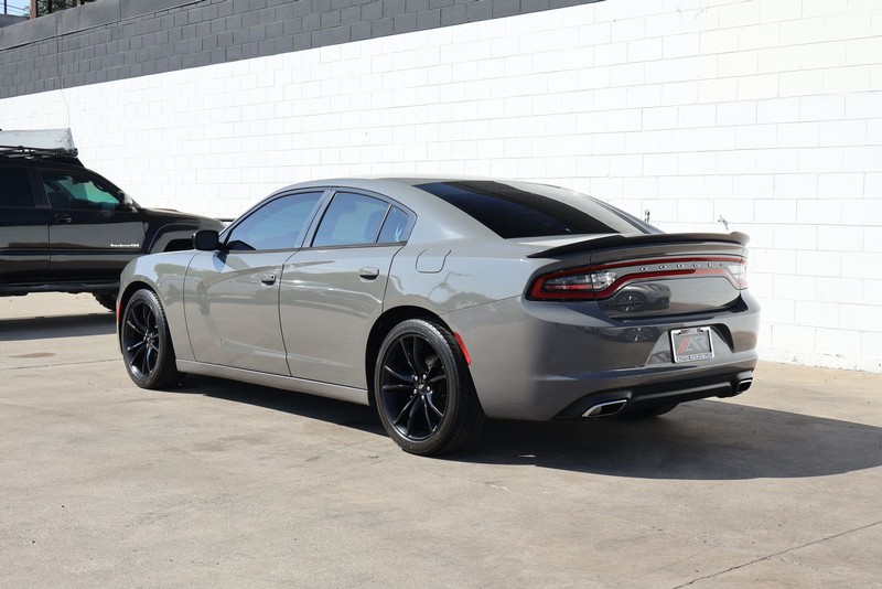Dodge Charger Vehicle Full-screen Gallery Image 10