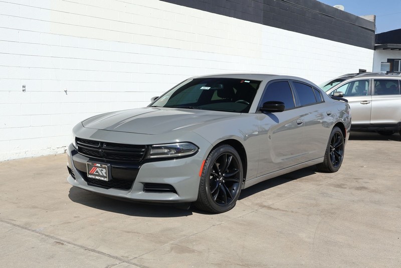 Dodge Charger Vehicle Full-screen Gallery Image 12