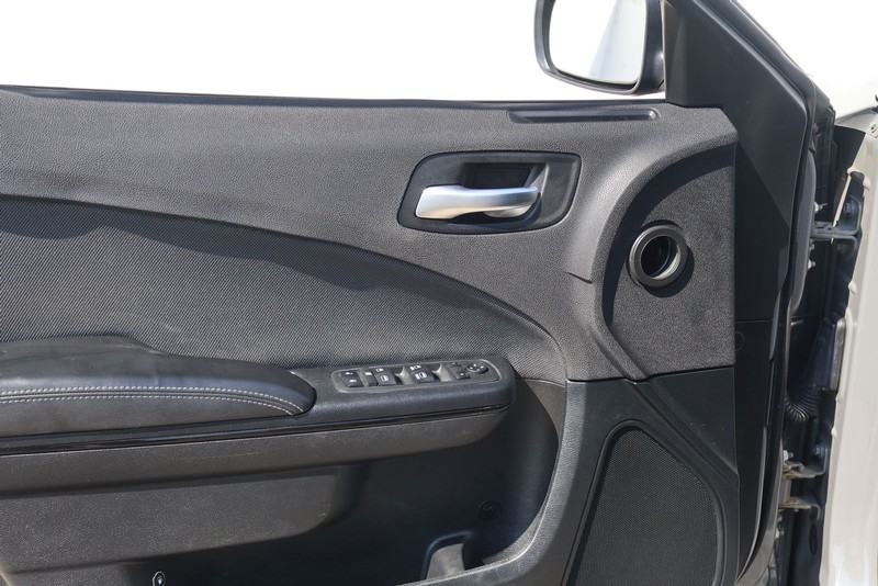 Dodge Charger Vehicle Full-screen Gallery Image 15