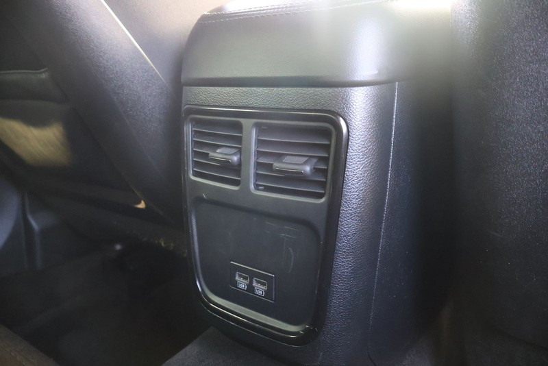 Dodge Charger Vehicle Full-screen Gallery Image 22