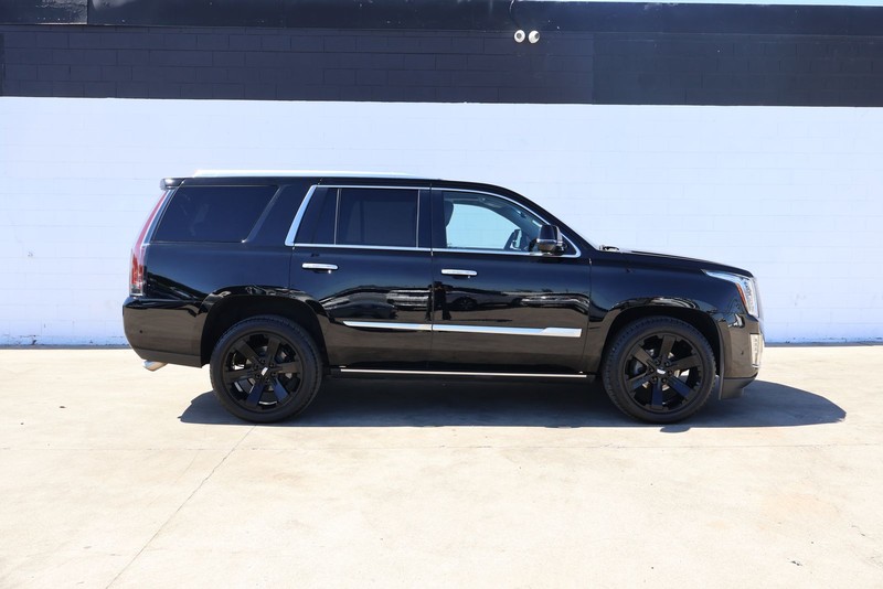 Cadillac Escalade Vehicle Full-screen Gallery Image 04