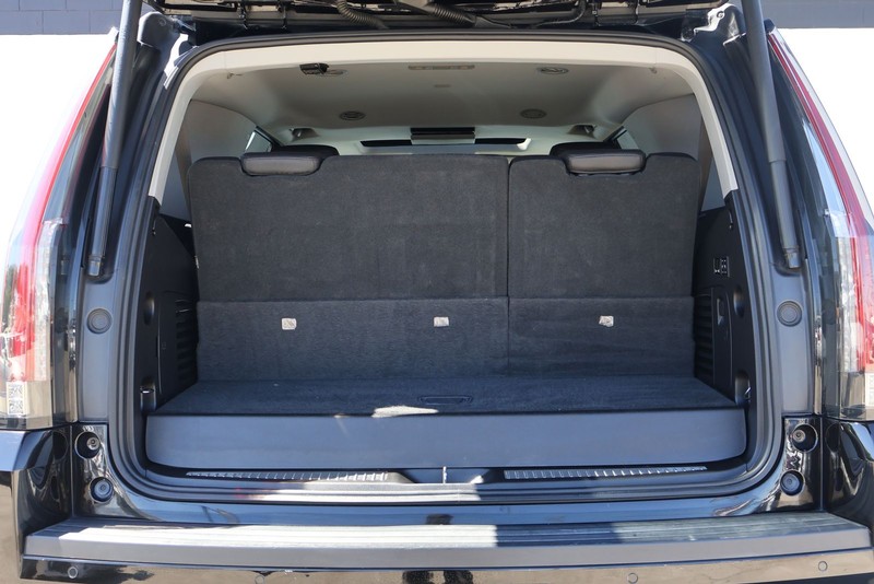 Cadillac Escalade Vehicle Full-screen Gallery Image 08