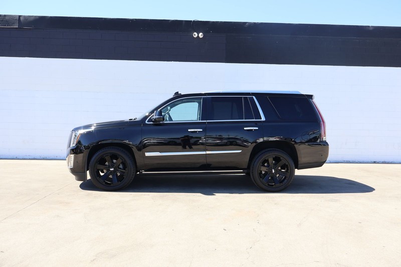 Cadillac Escalade Vehicle Full-screen Gallery Image 10