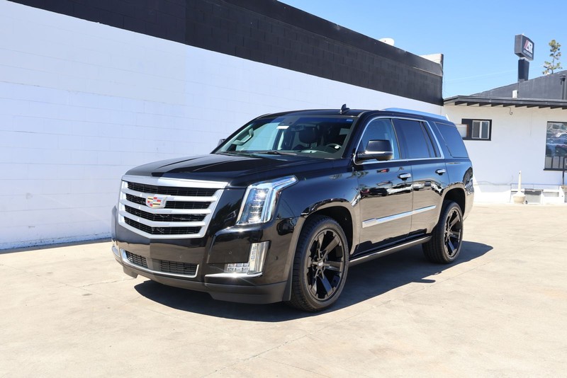 Cadillac Escalade Vehicle Full-screen Gallery Image 11