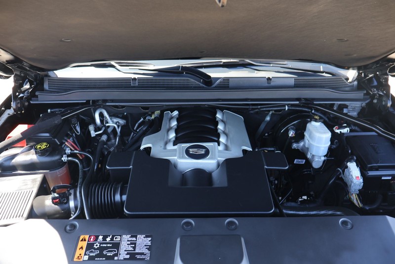 Cadillac Escalade Vehicle Full-screen Gallery Image 12