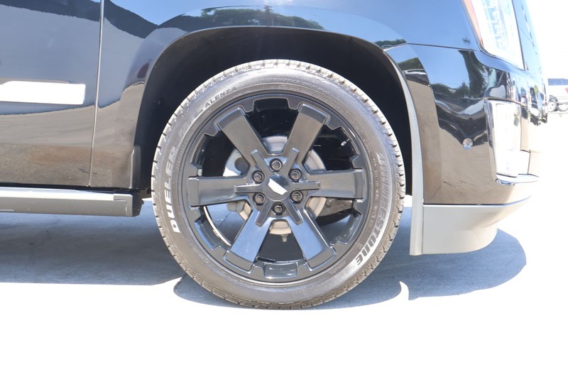 Cadillac Escalade Vehicle Full-screen Gallery Image 13