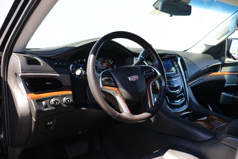 Cadillac Escalade Vehicle Full-screen Gallery Image 16