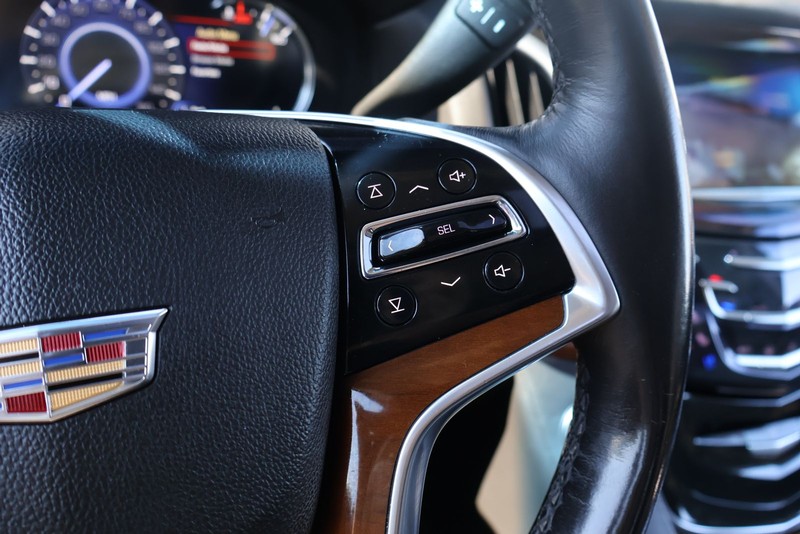 Cadillac Escalade Vehicle Full-screen Gallery Image 27