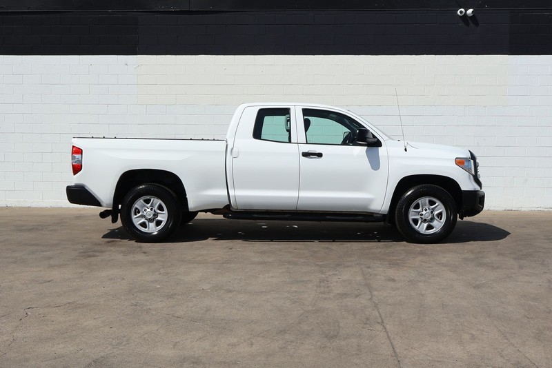 Toyota Tundra Vehicle Full-screen Gallery Image 01