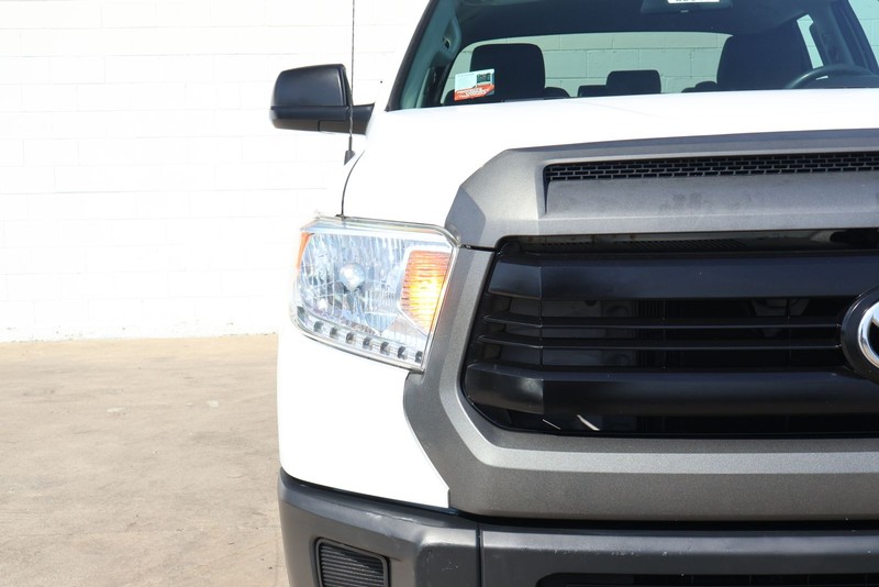 Toyota Tundra Vehicle Full-screen Gallery Image 04