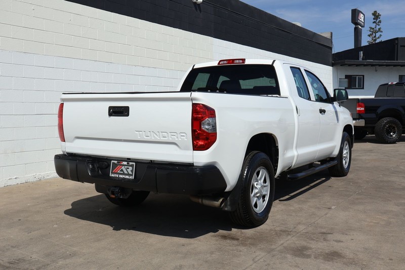 Toyota Tundra Vehicle Full-screen Gallery Image 05