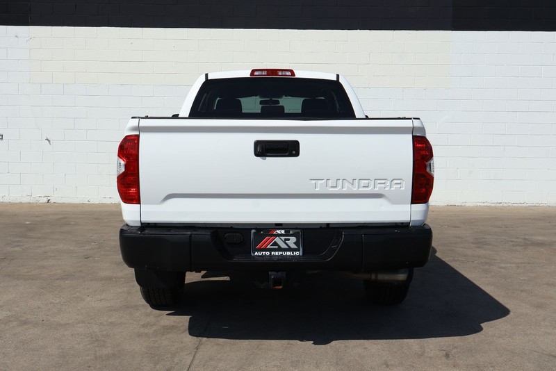 Toyota Tundra Vehicle Full-screen Gallery Image 06